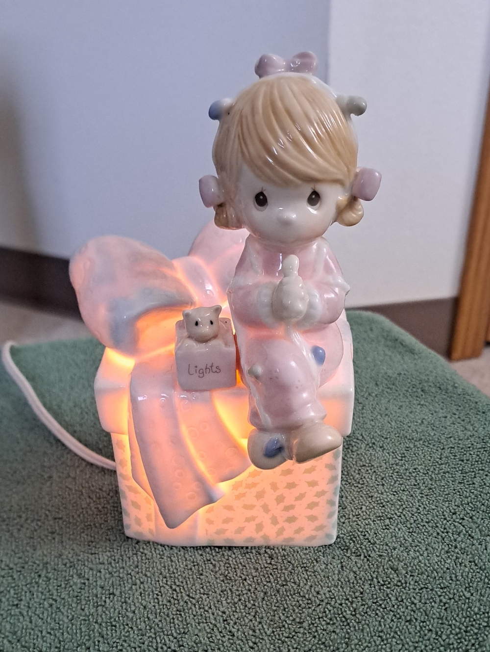Vintage 1991 Precious Moments "May Your Christmas Be Delightful" porcelain figur